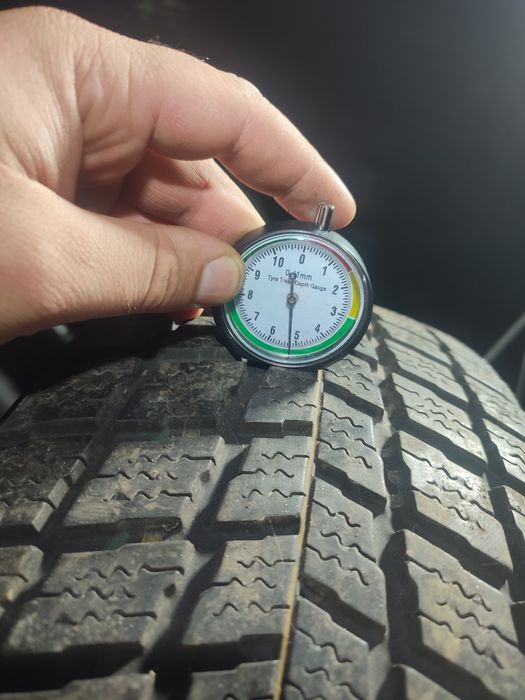 Шини 215/70R16 hankook, roadstone