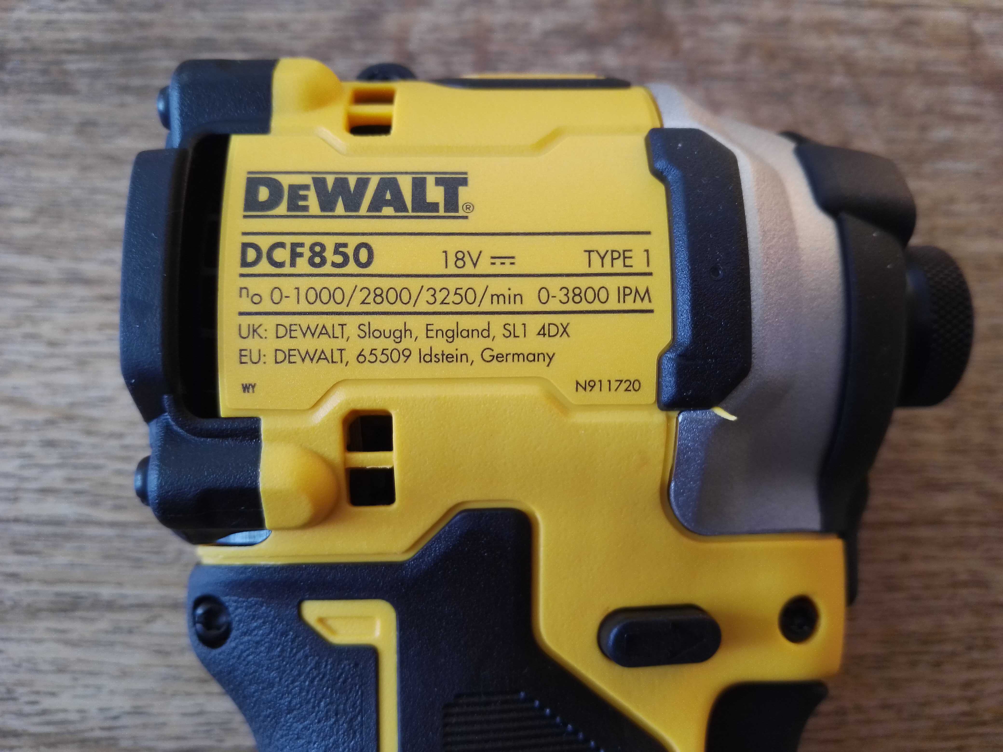 Шурупокрут ударний (Імпакт) безщітк. DeWALT DCF850N (206 Нм, 0,95кг)