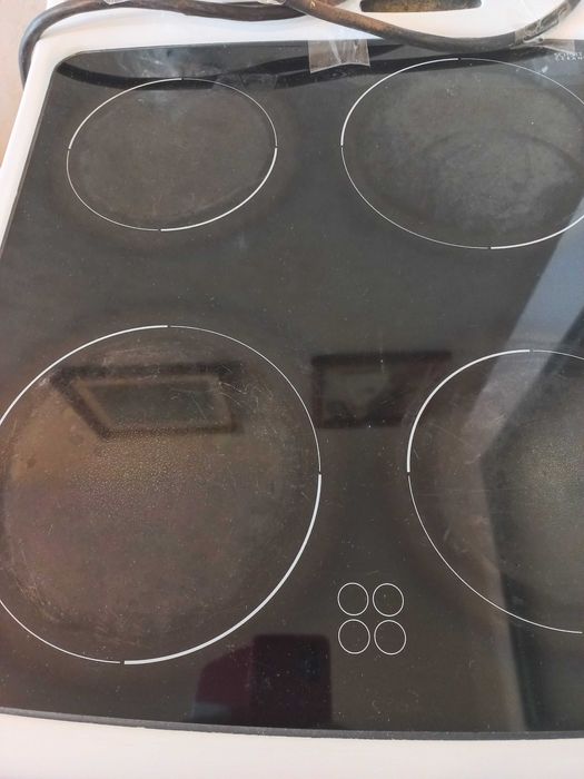 Kuchnia elektryczna Amica z płytą.