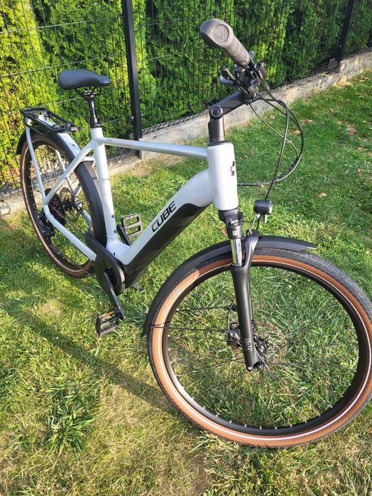 Rower Elektryczny CUBE TOURING HYBRID PRO Rama 62 XL, Wzrost 185-200cm