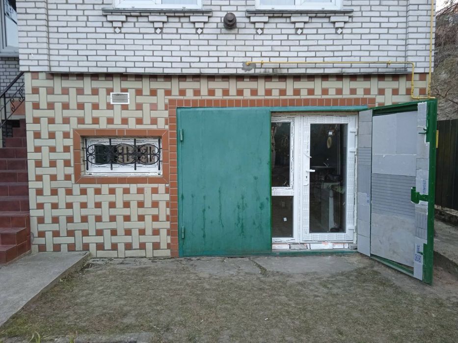 Ворота на гараж. Дуже добротні. З замком і петлями.