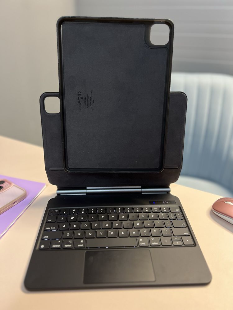 Чехол-клавиатура ESR для iPad с подсветкой