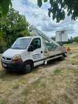 Podnośnik koszowy ma podwoziu renault master