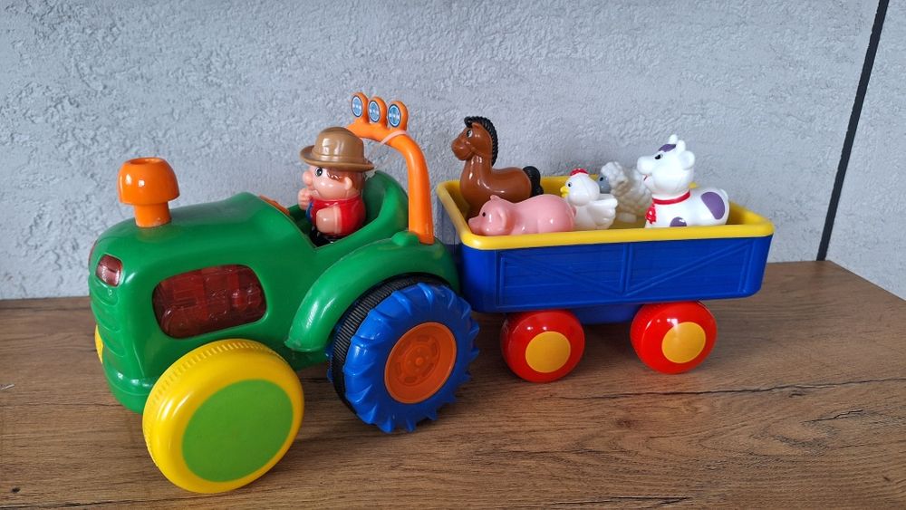 Dumel  traktor ze zwierzętami