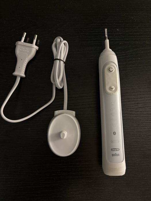Elektryczna szczotka do zębów Oral-B