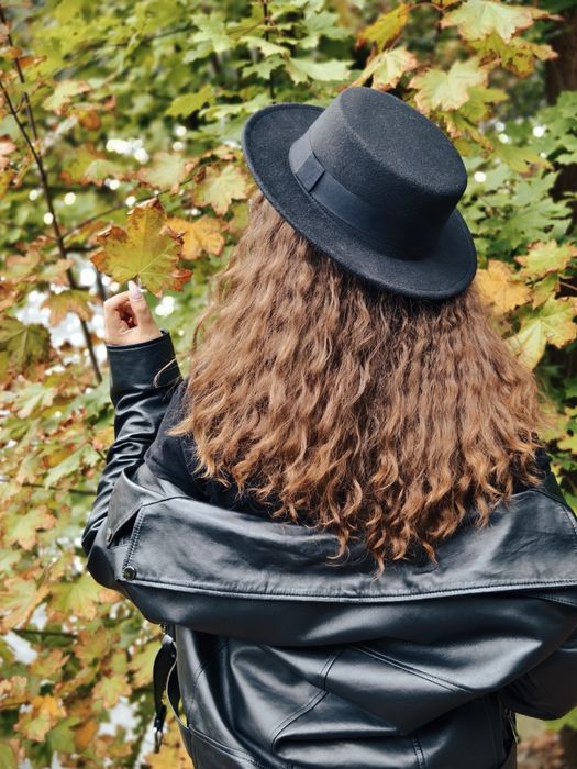 Шляпа с широкими полями черная