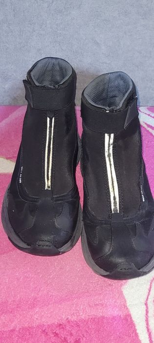 Продам кросівки Zara в хорошому стані, дуже стильні та зручні.