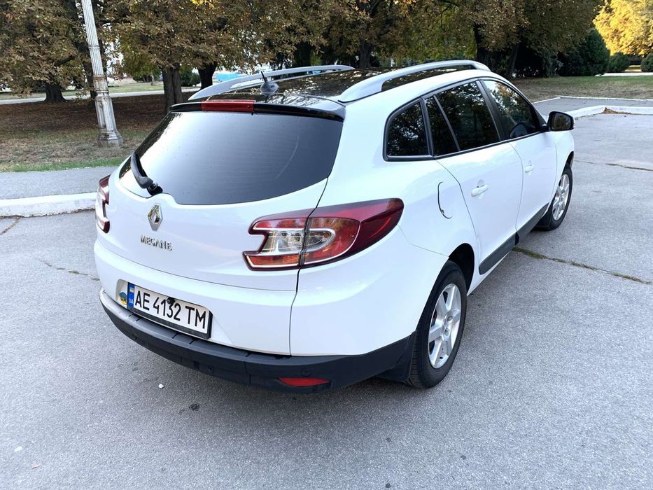 Рено меган      .