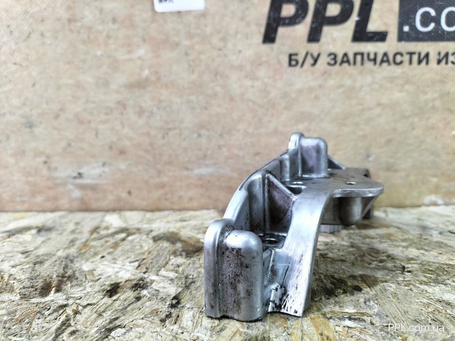 Infiniti Q50 2013-2021 3.5 Hybrid крышка головки ГБЦ левая бугель