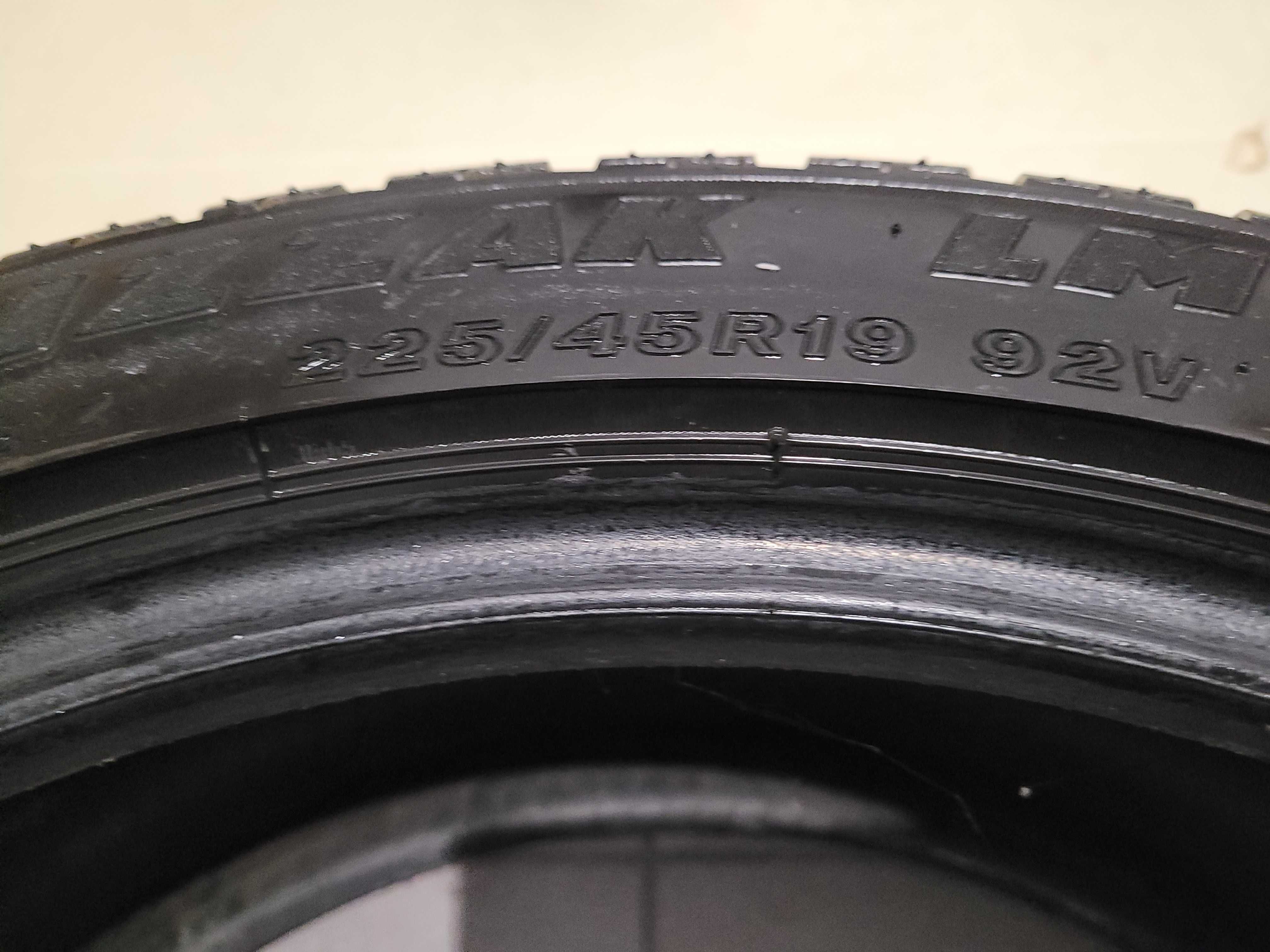 Zestaw Opon Zimowych - 225/45/19 225/45 R19 - Bidgestone Blizzak - 5mm