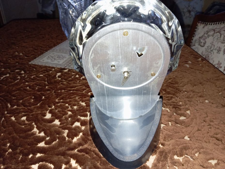 Часи на тумбочку