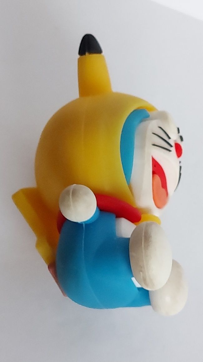 Pikachu- Doraemon - Japonia- Figurka