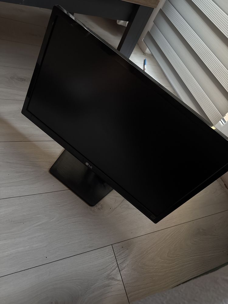 Monitor LG 24 cale swietny stan