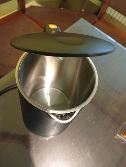 Електрочайник з функцією регулювання та підтримки температури