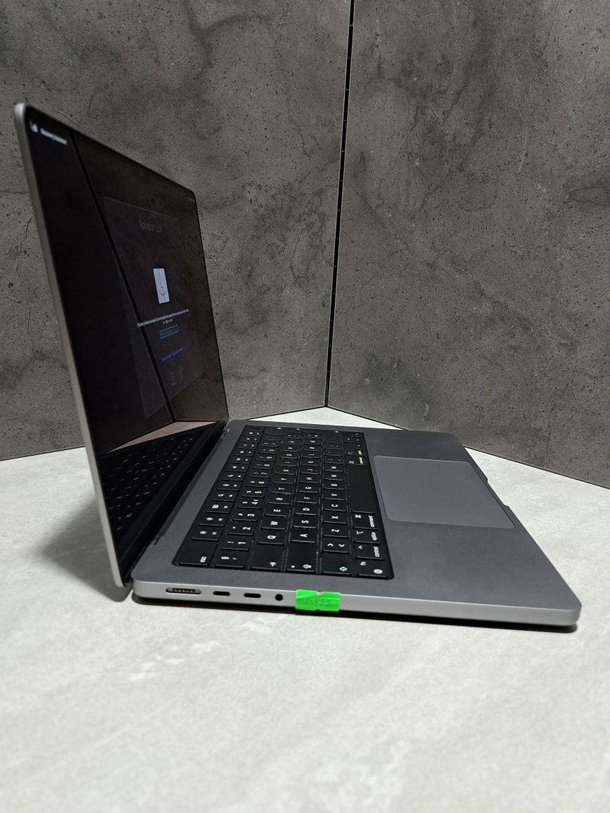 MacBook Pro a2442 14" iCloud! D877