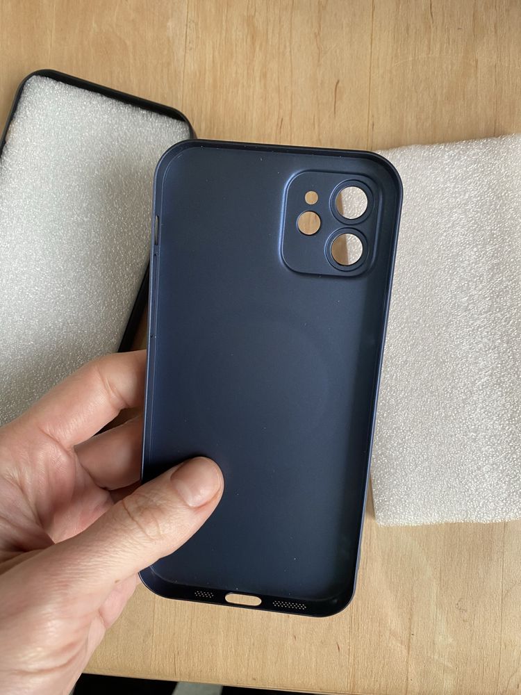 Чехол на iPhone 12
