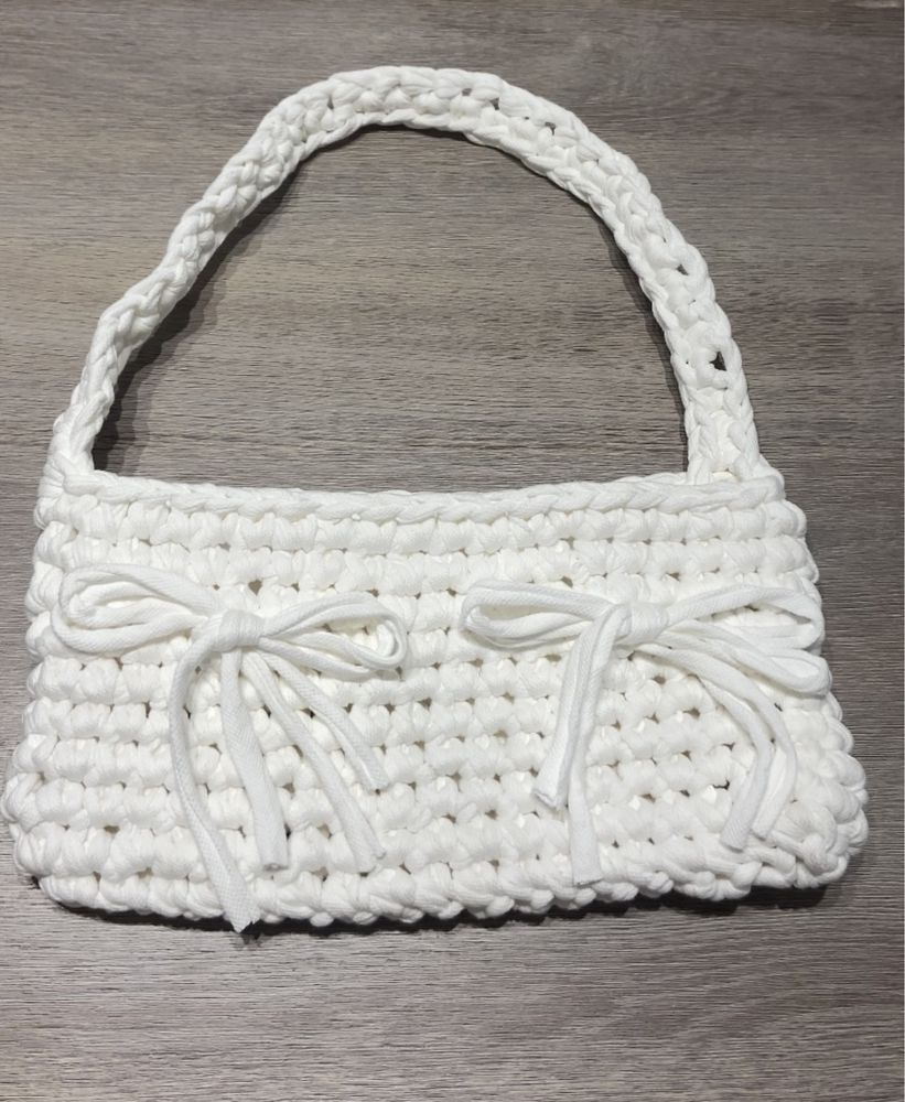 Torebka na szydełku z kokardkami biała handmade