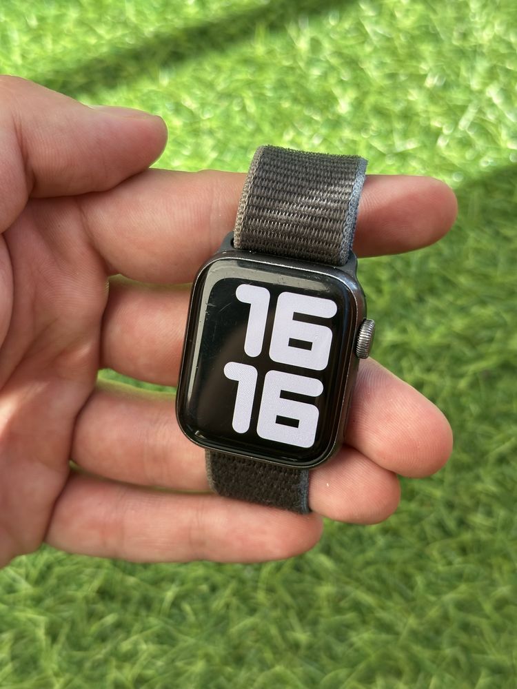 Apple Watch SE czarny polnoc cellular LTE