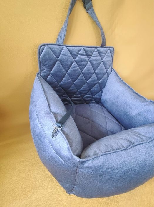 Fotelik samochodowy dla pieska