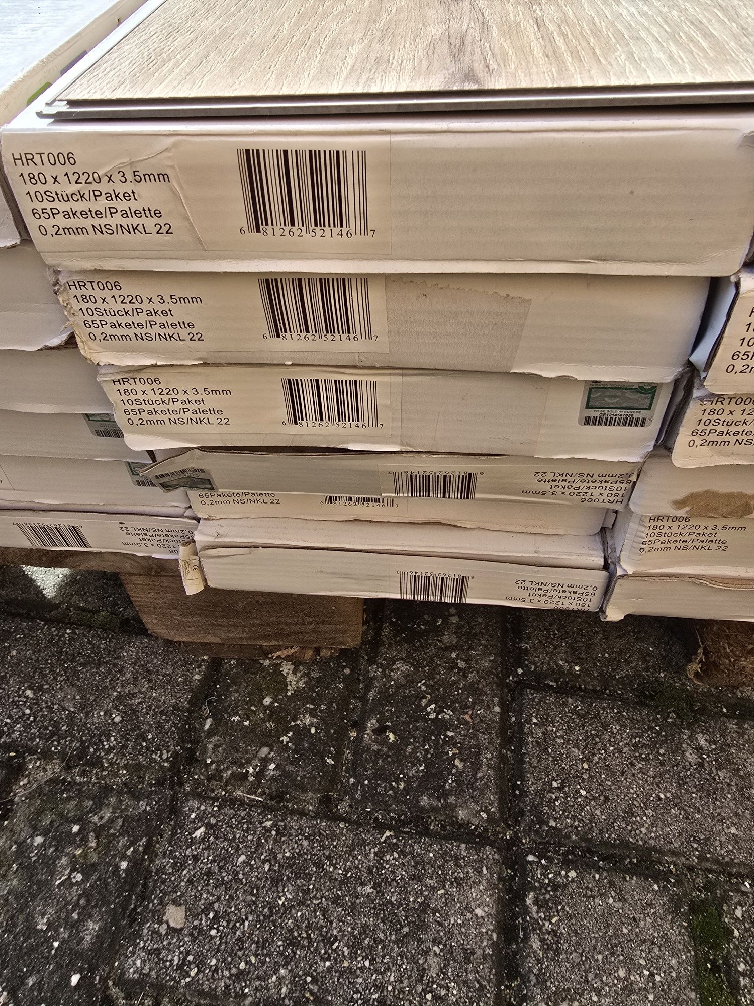 Panele podłogowe Hart vinyl  dąb  plus listwy podłogowe