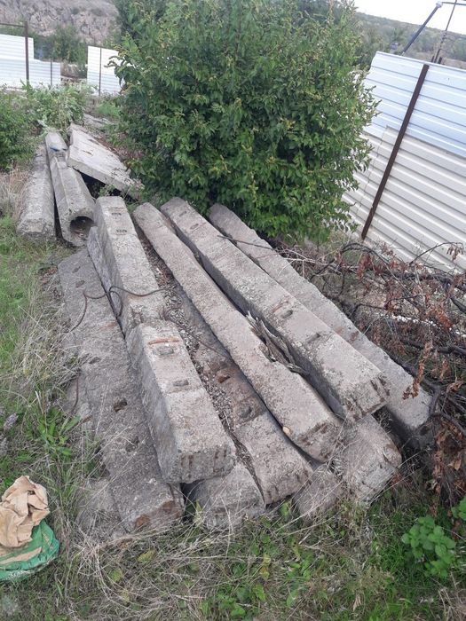 Плиты пустотки, столбы, ж/д шпалы