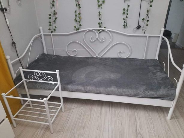 Łóżko, 2000x900 , malowane proszkowo, stolik gratis