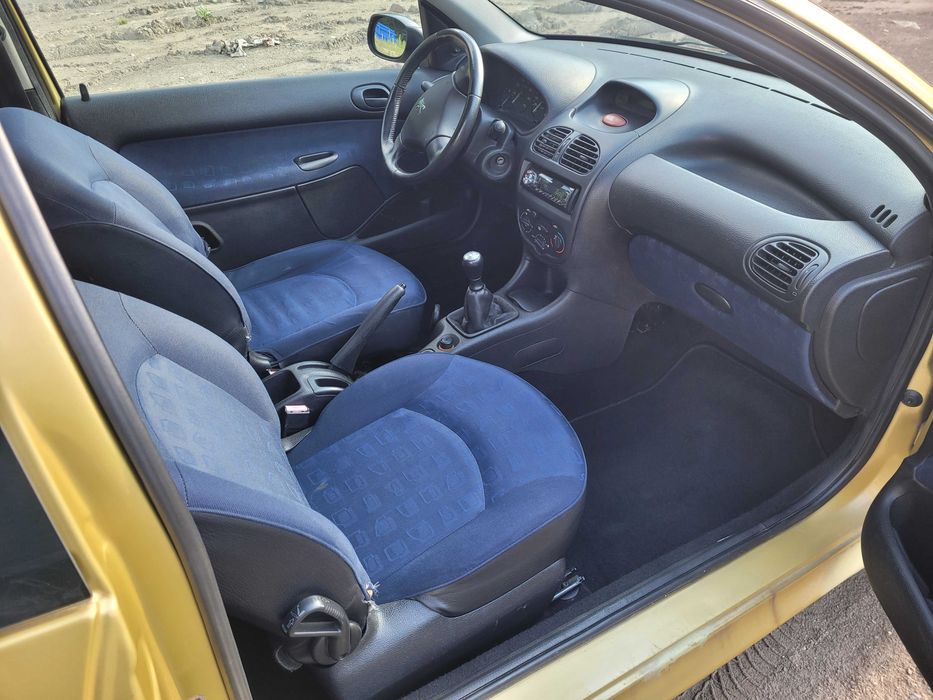 Peugeot 206 1.1 benzyna.