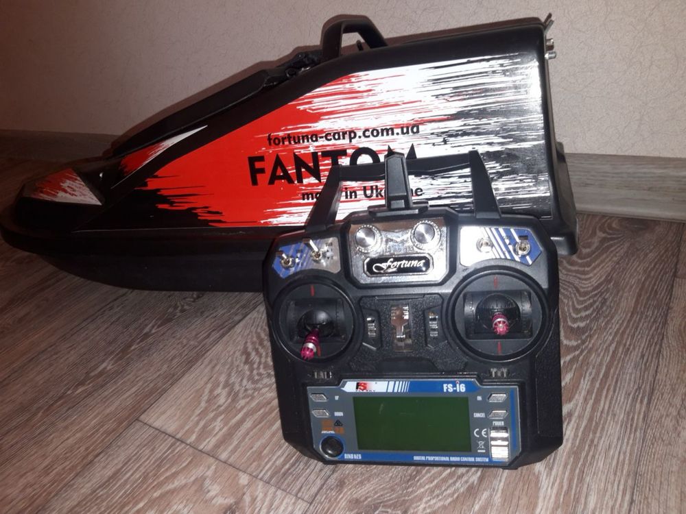 Кораблик для завозу прикормки FANTOM
