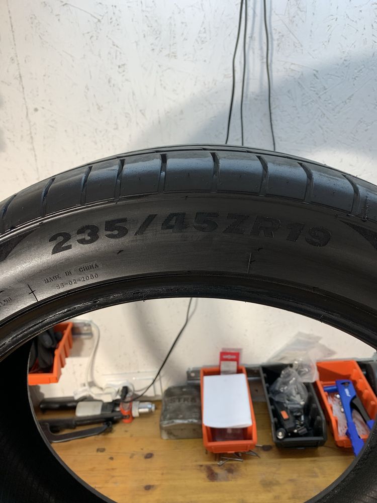Opony letnie 235/45/19 jak nowe