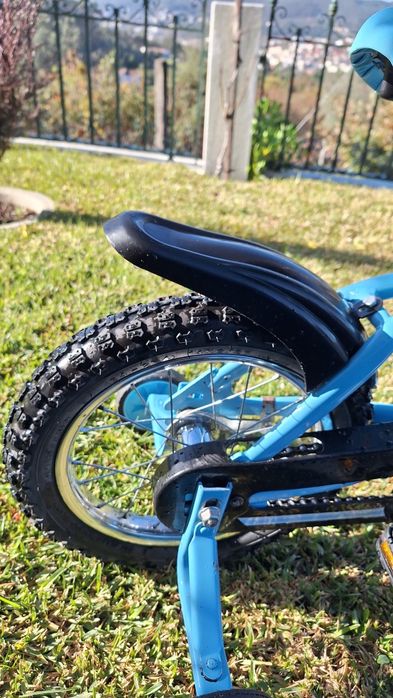 Bicicleta de menino em ótimo estado.