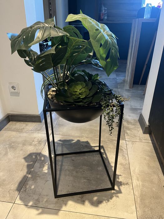 Stroik desert sztuczne kwiaty doniczka loft metalowa monstera