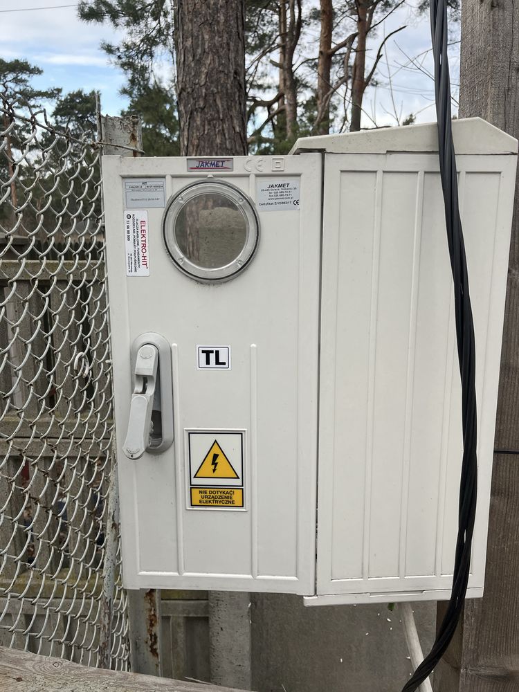 Skrzynka elektryczna budowlana, słup