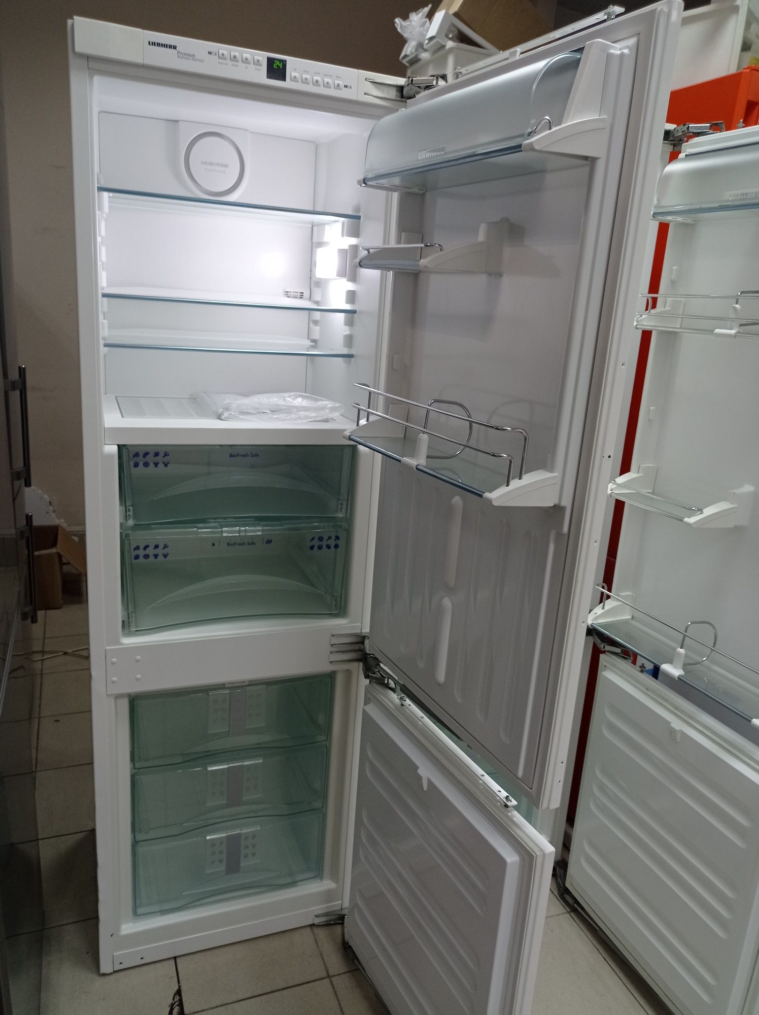 Встраиваемый холодильник Liebherr NoFrost, BioFresh