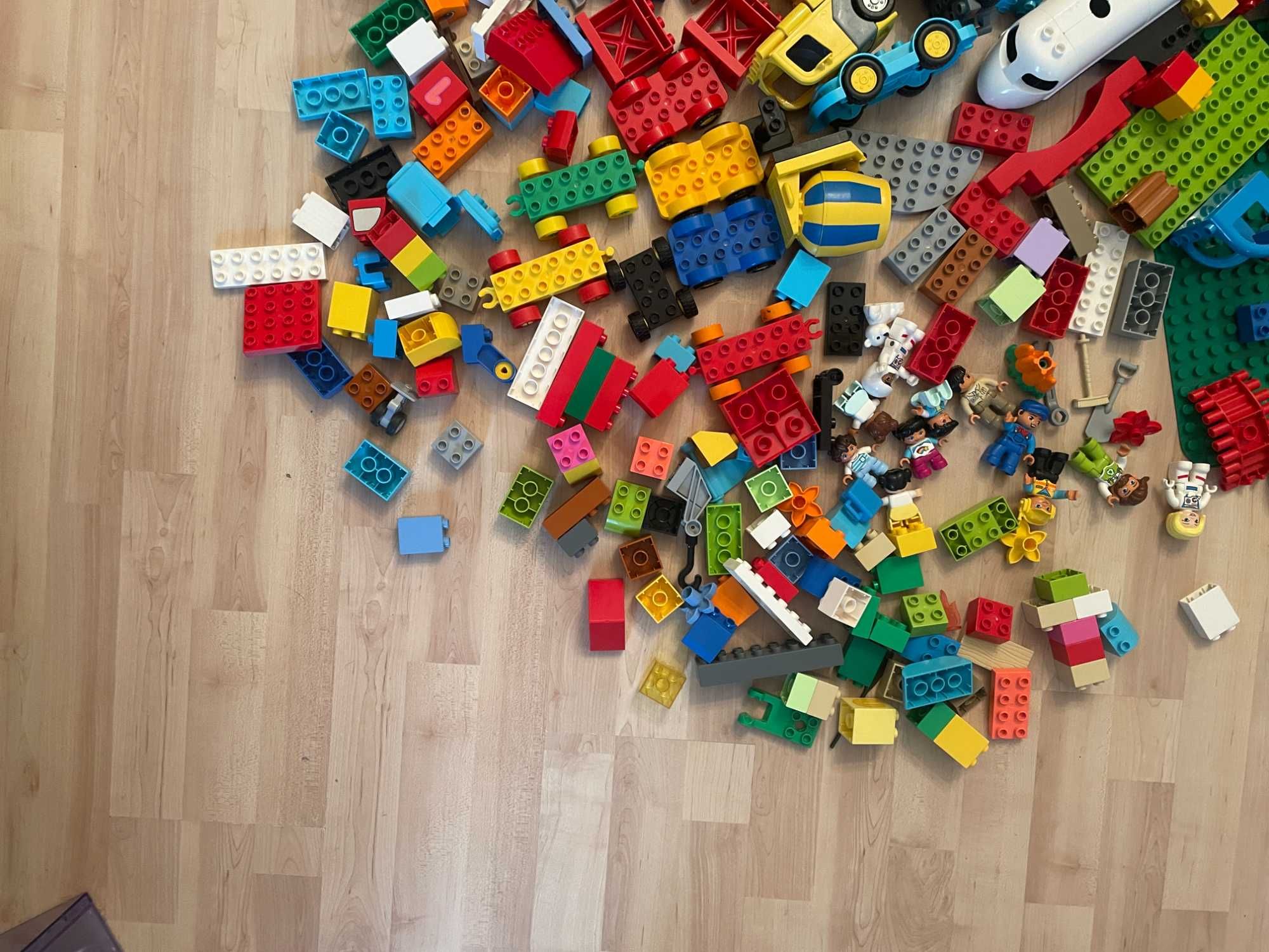 LEGO DUPLO - MIX 8,4 kg, w tym różne zestawy