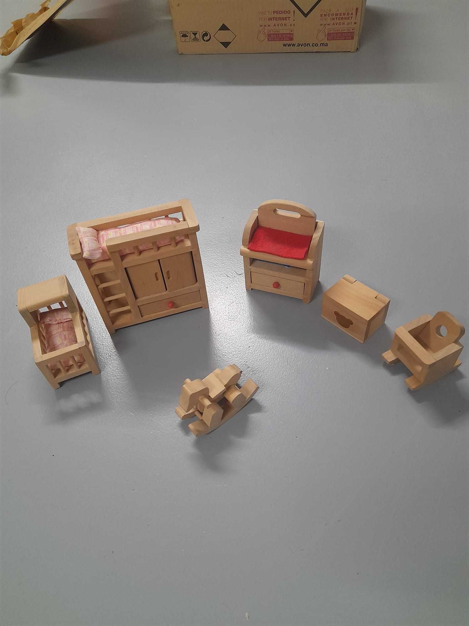 Vários brinquedos miniaturas
