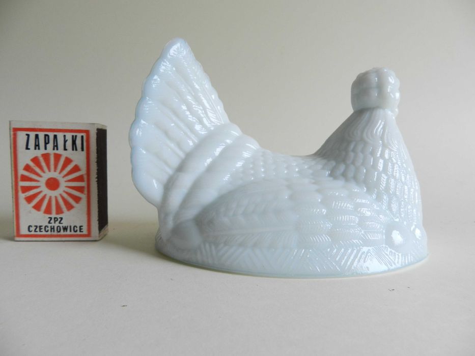 szklana średnia  kura biała lattimo tylko góra szkło PRL