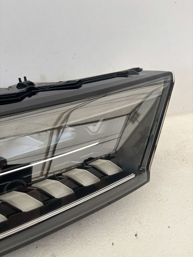 Audi Q7 4M 4M0 lift lampa prawy przód prawa przednia Matrix