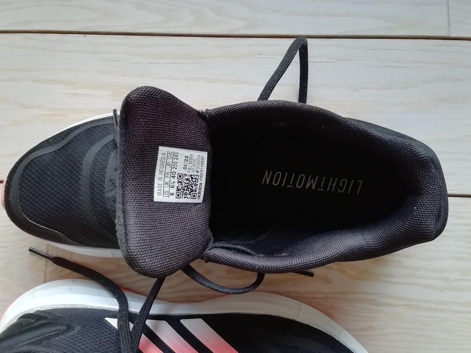 Obuwie sportowe. Damskie. Adidas.