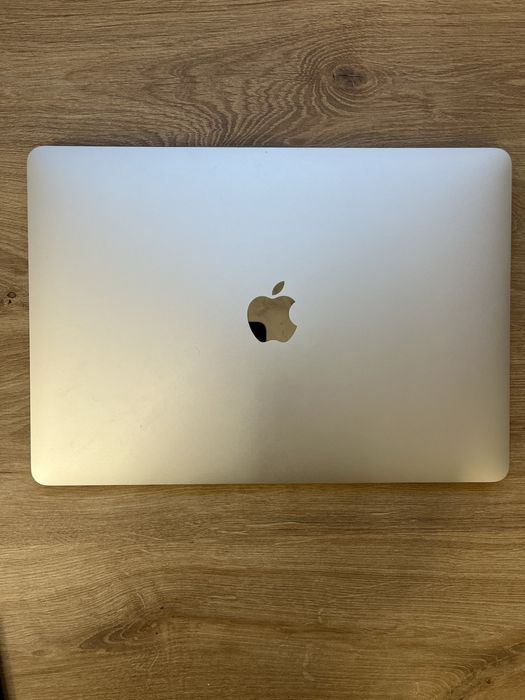 MacBook pro 2019 i5