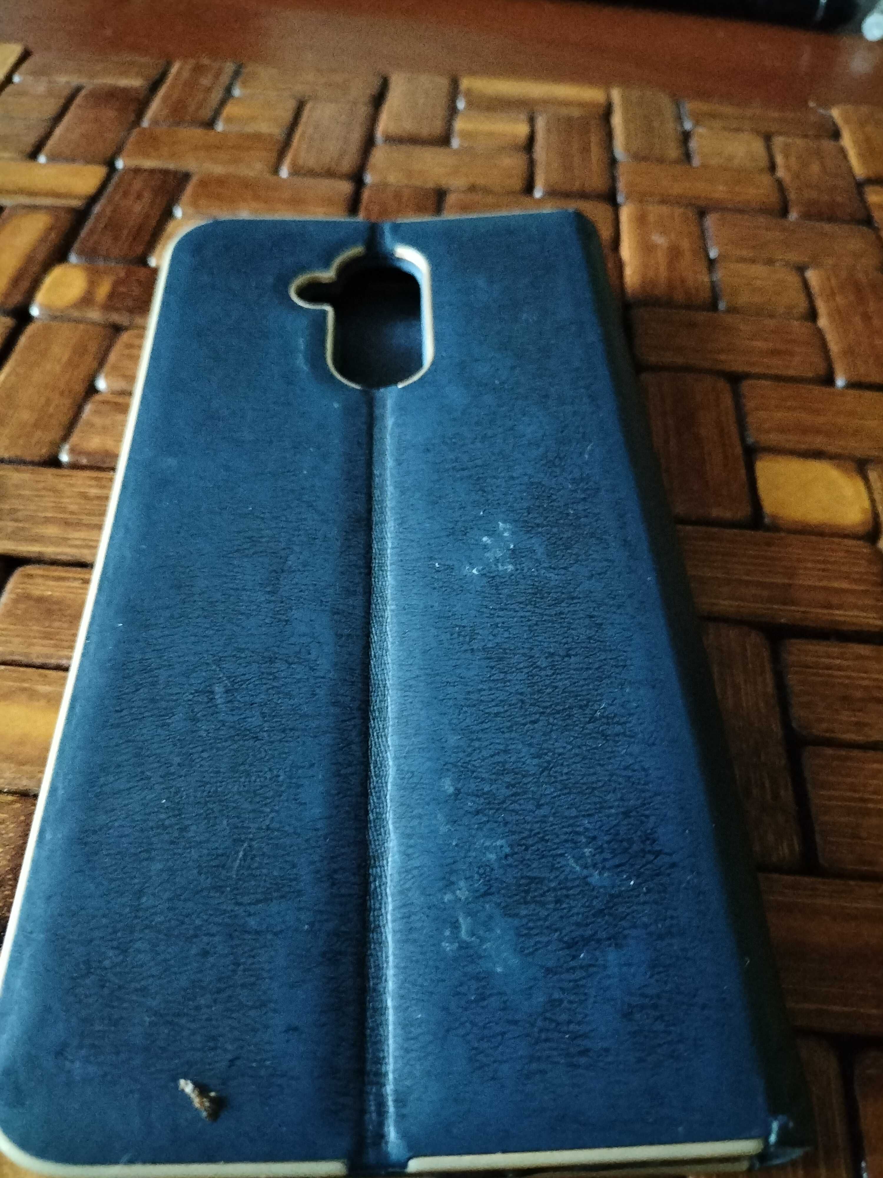 Etui na telefony