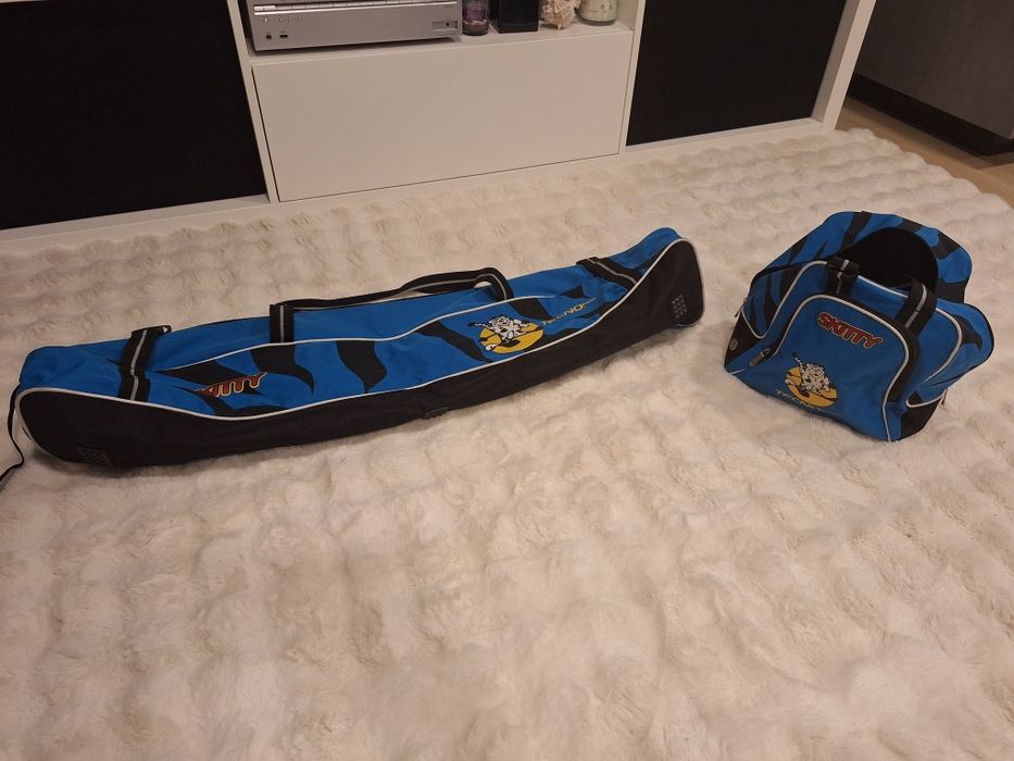 Zestaw pokrowców na narty i buty dla małego narciarza.