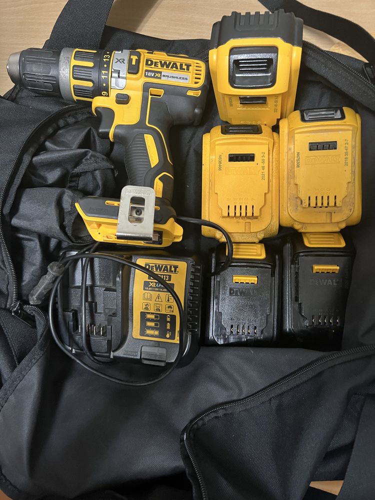 Maquina com dewalt com 5 baterias