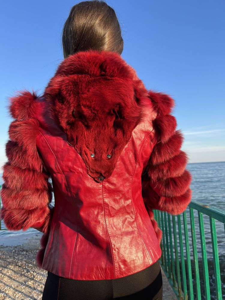 Кожаная куртка с вставками из натурального меха песца