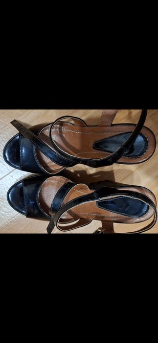 Босоніжки шкіряні