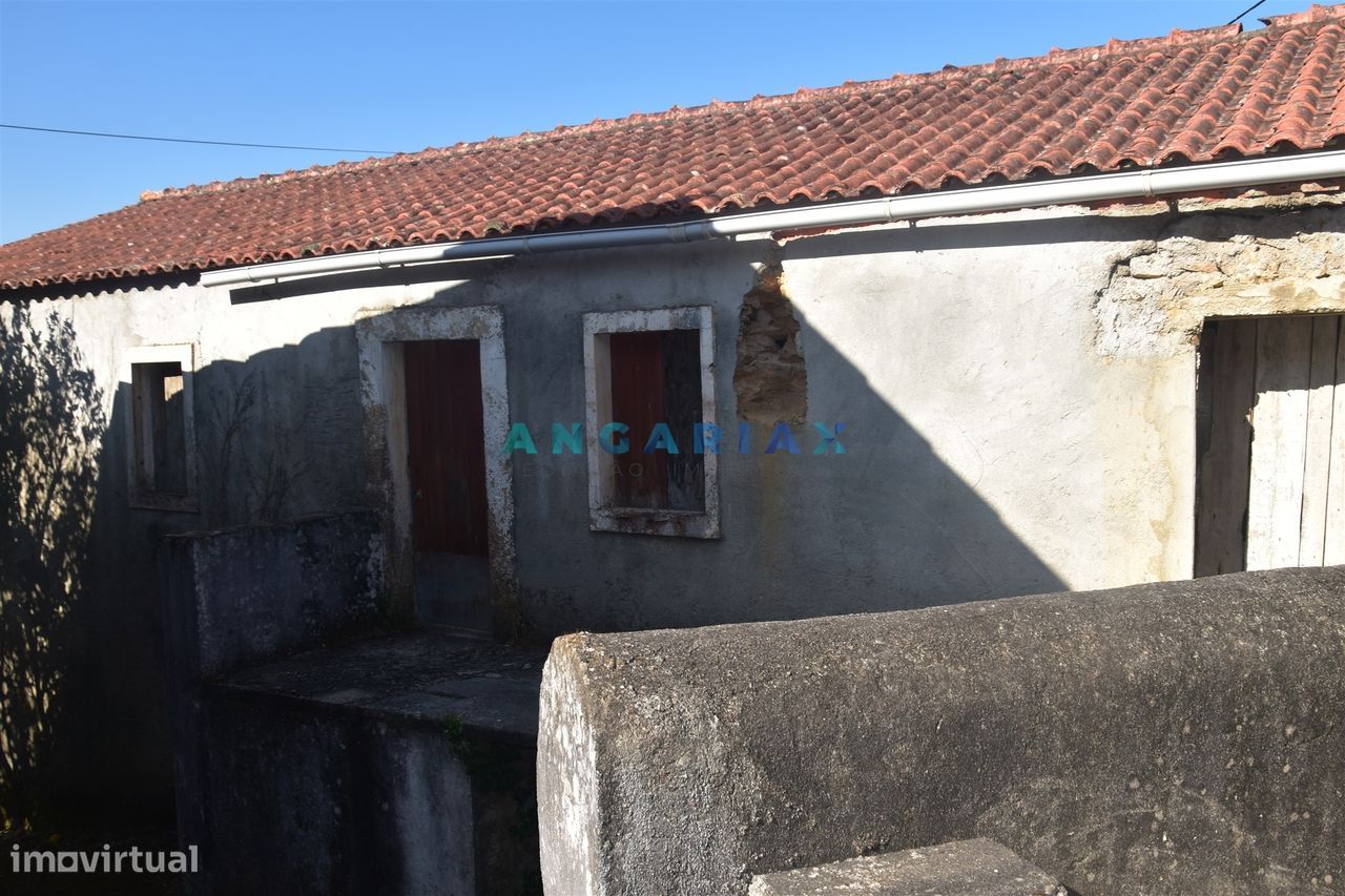 ANG1466 - Casa para Remodelação em Figueiró dos Vinhos