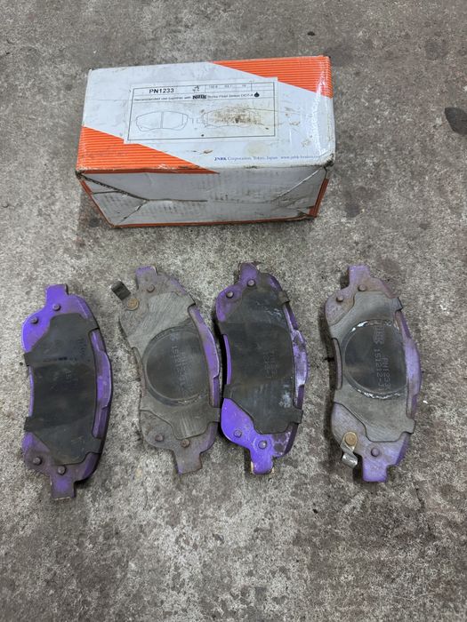 Передние колодки Toyota Avensis t25