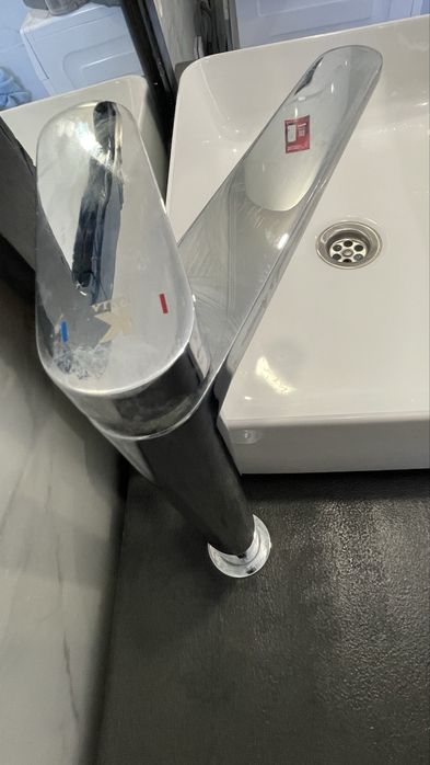 Movel + lavatório + torneira