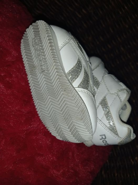 Sapatilhas  brancas e prateadas  reebok