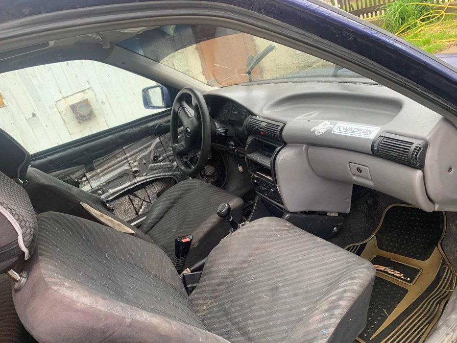 Опель в легковому авто