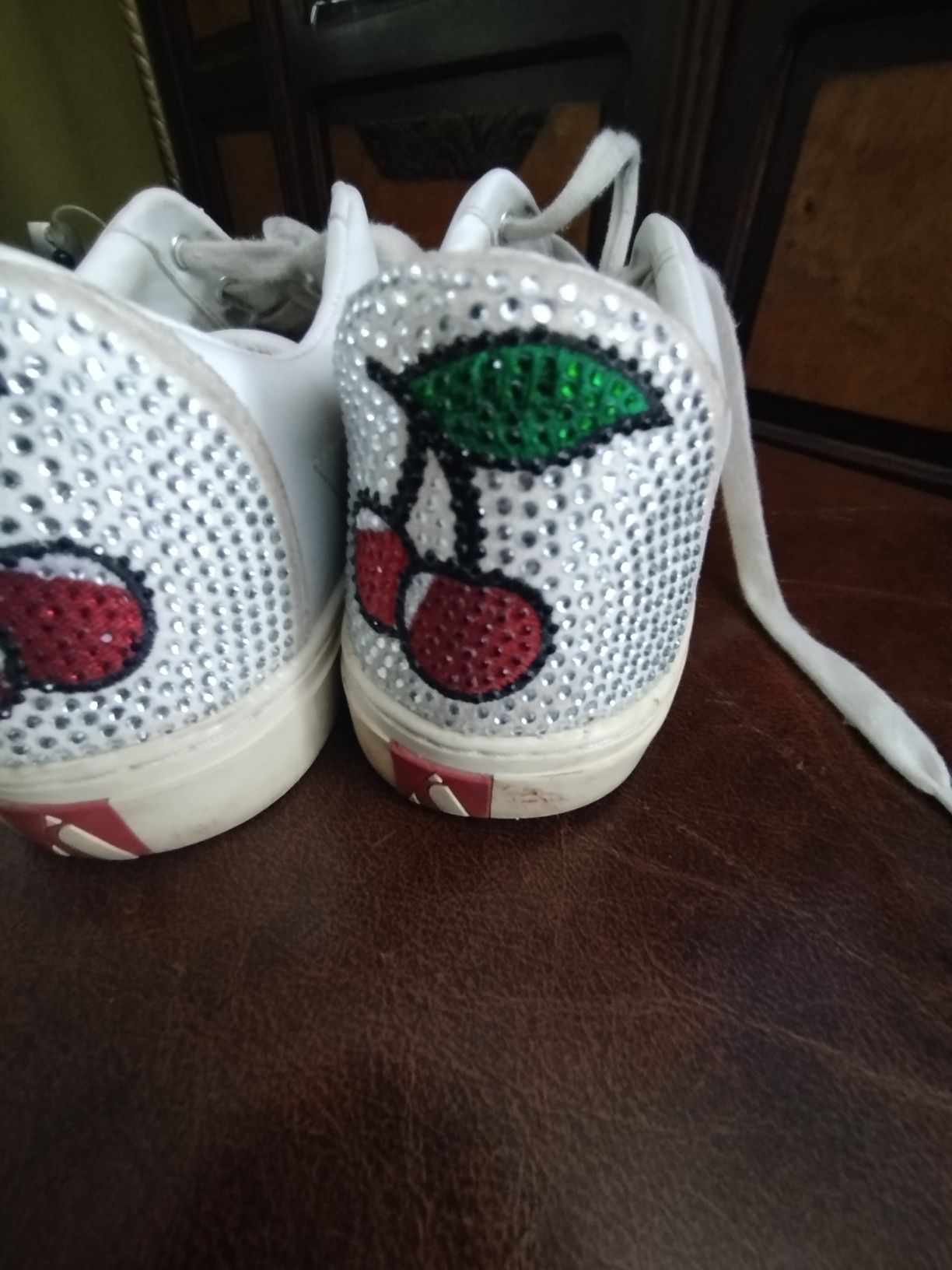 Buty  Skechers białe damskie 39